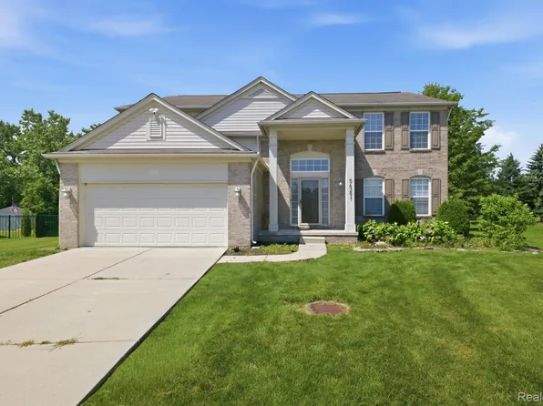 56291 Hastings Dr, Macomb, MI 48042