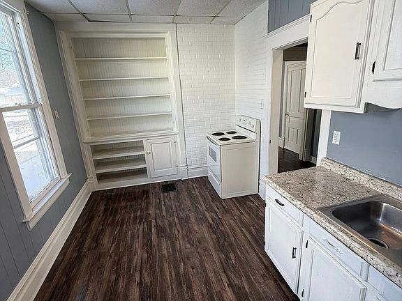 3rd image of 723 Westbourne Ave
