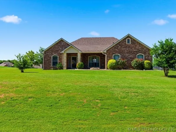 317 N Payton Place Lake Hls, Ada, OK 74820