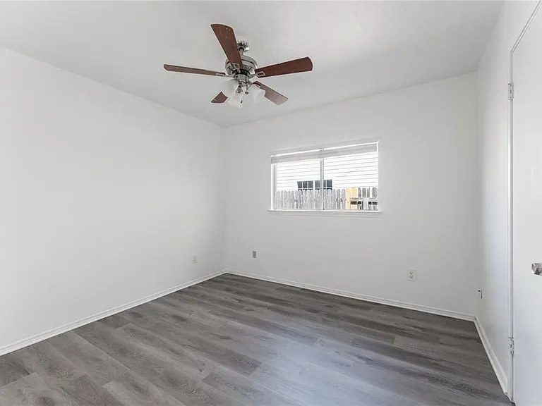 315 E Bello Dr — Photo 9