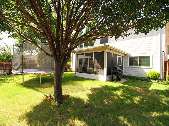 4th image of 1200 Mockingbird Dr