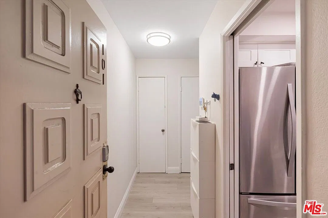 2 bed, 2.0 bath, 1135 sqft, $3,500 — Photo 2