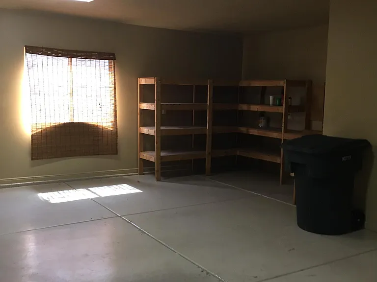 615 Coventry Ln — Photo 10