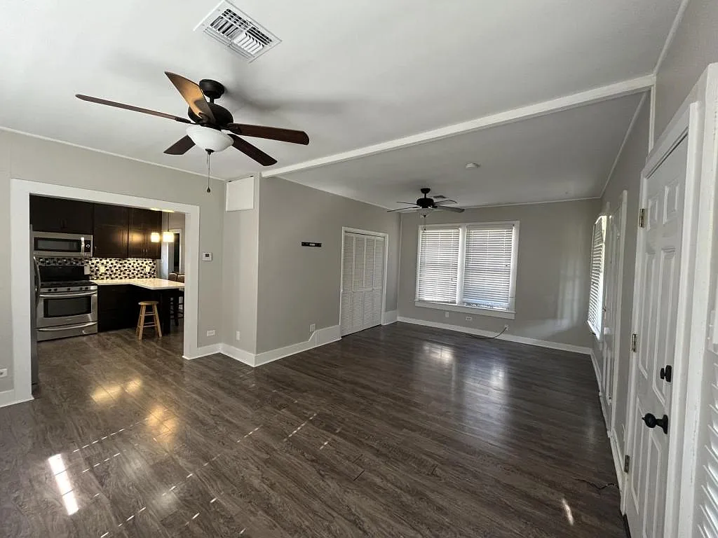 406 E Forrest St — Photo 3