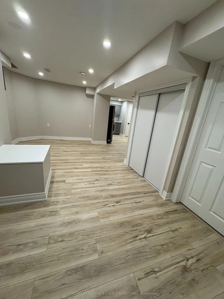 Building Photo - 36 Bonnycastle Dr #BASEMENT