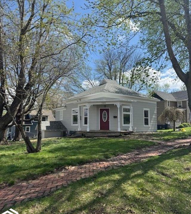 1st image of 300 E Washington Ave