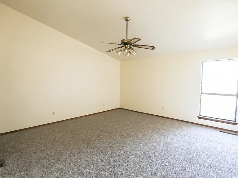 1321 Harding Ave — Photo 13