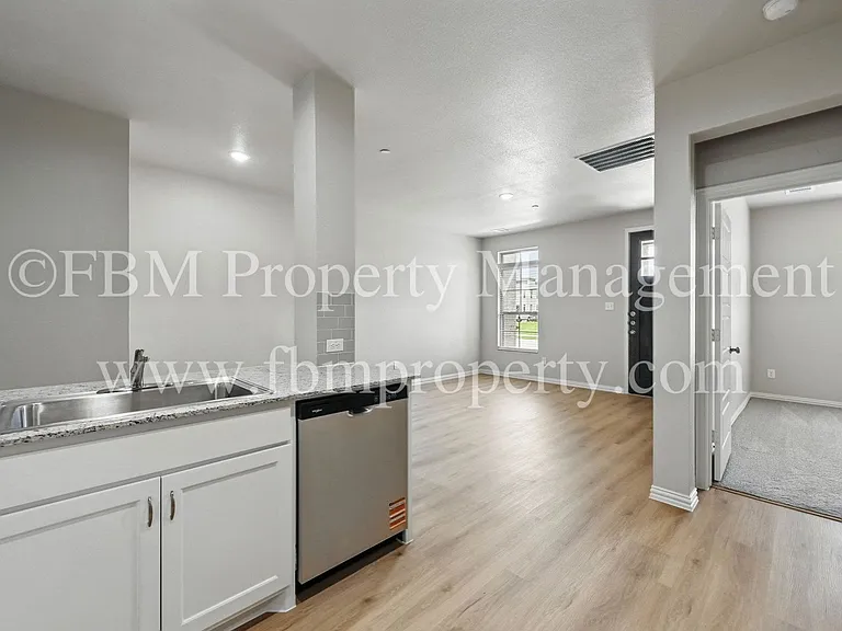 2120 Dena Dr — Photo 9