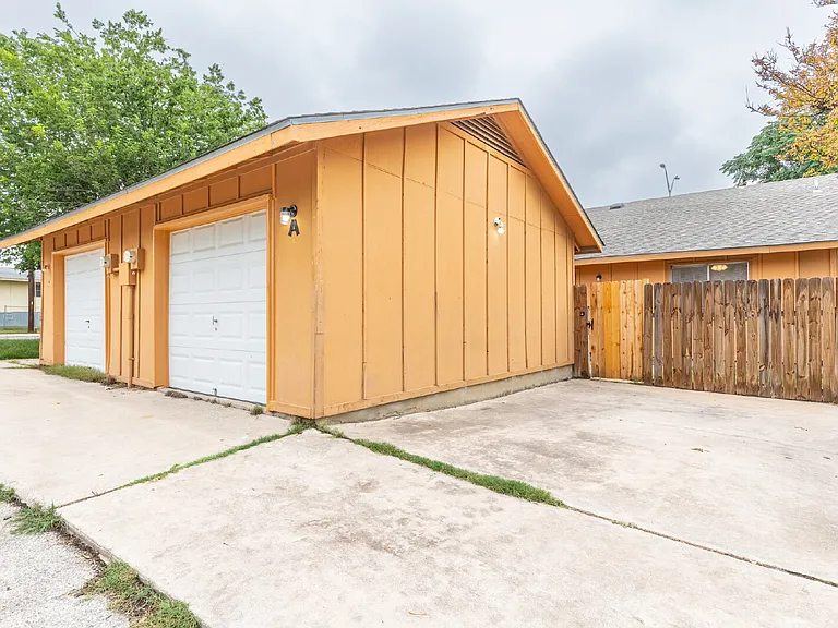 323 W William Cannon Dr #A — Photo 31