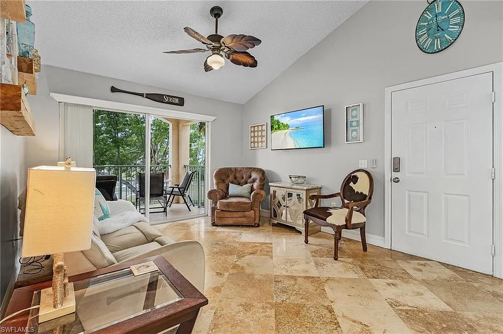 2 bed, 1.0 bath, 909 sqft, $1,900 — Photo 2