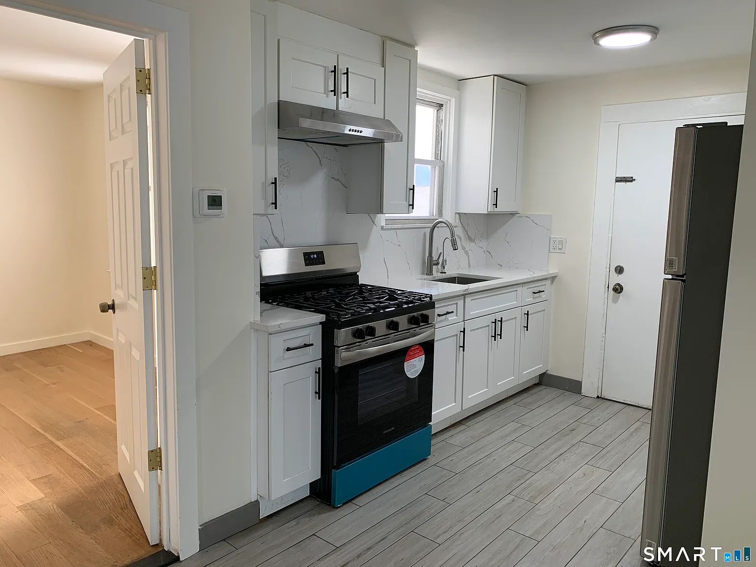 2 bed, 1.0 bath, 1129 sqft, $1,800 — Photo 3