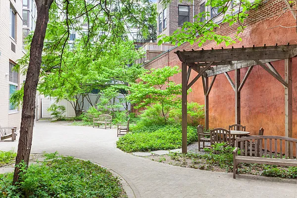 Rented by Compass | media 21