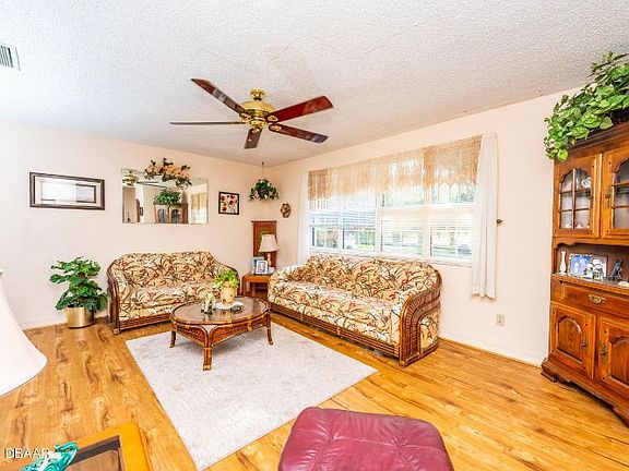 3rd image of 92 E Bayshore Dr