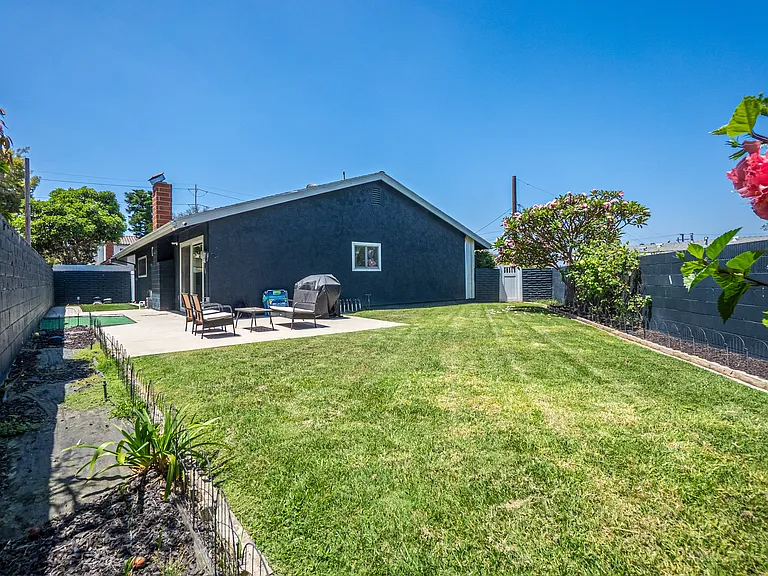 15634 Wharff Ln — Photo 3