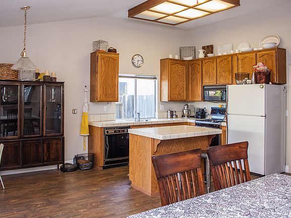 3rd image of 642 Lunardi Way
