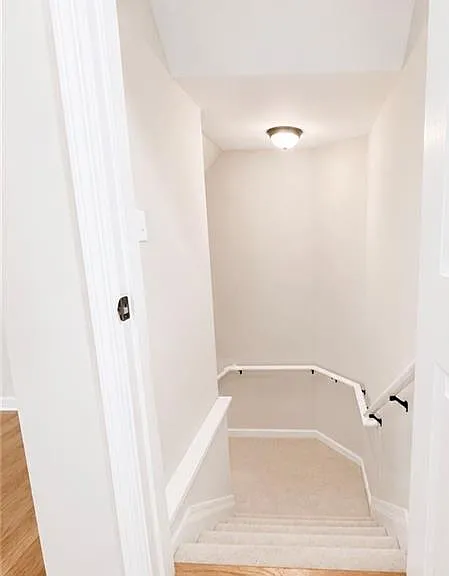 3235 Bentwood Close — Photo 37