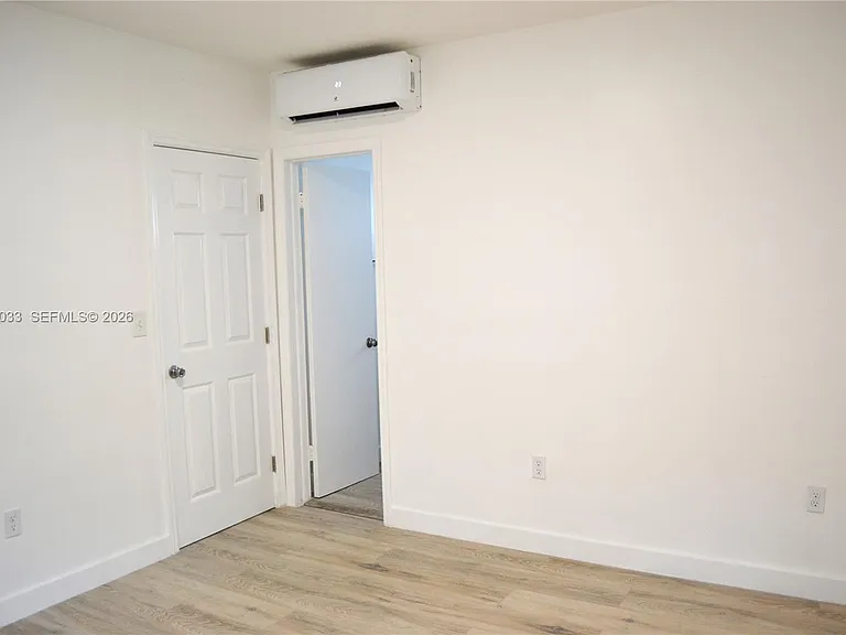 1035 SW 4th St #3 — Photo 9