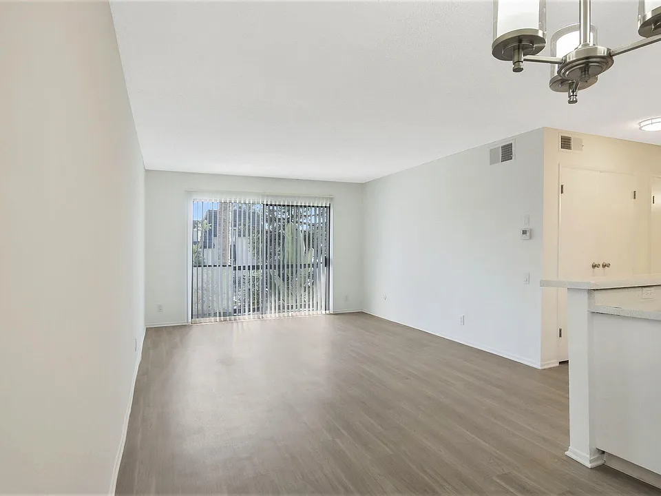 1 Bed + 1 Bath
