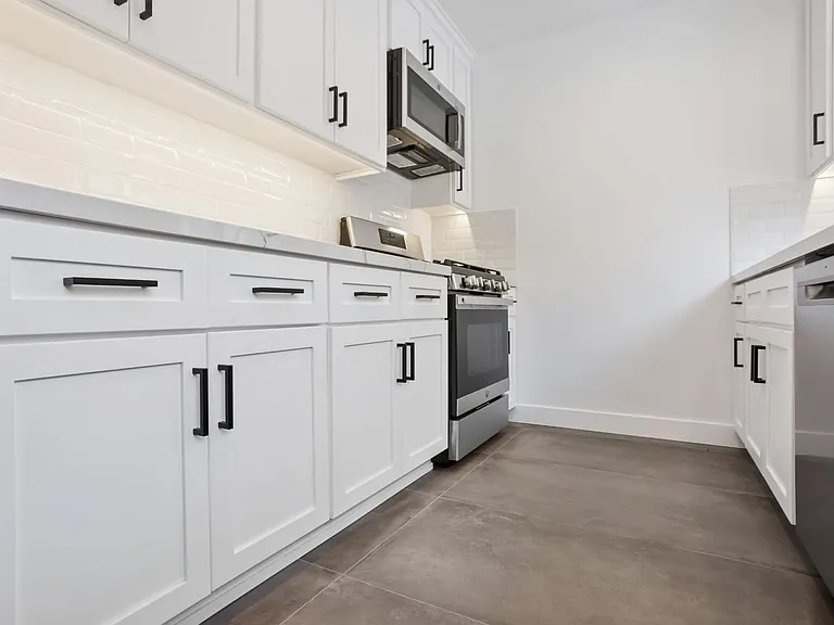 6942 Wystone Ave — Photo 3