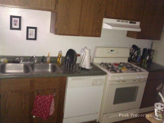 3rd image of 1480 W Cuyler Ave APT 1E