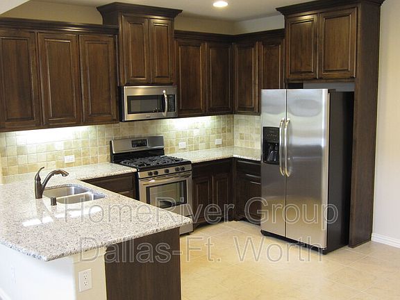 5th image of 635 Alexandra Ave
