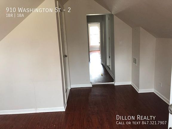 3rd image of 910 Washington St #2