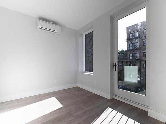 5th image of 727 De Kalb Ave #2E
