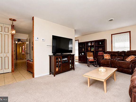 3rd image of 3 Andover Ct