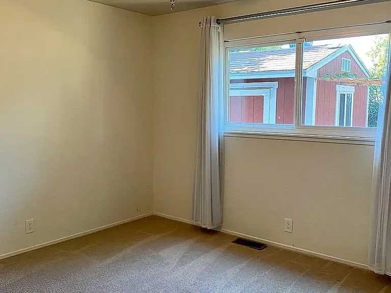 2212 Francis Ave — Photo 23
