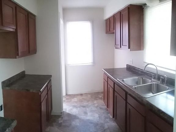 4th image of 1212 W 62nd Pl