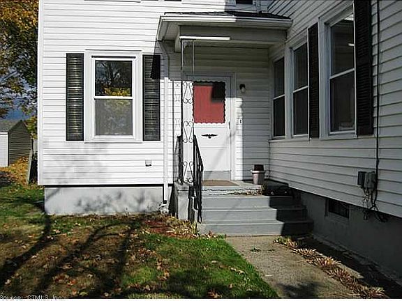 You can easily call this apartment home!