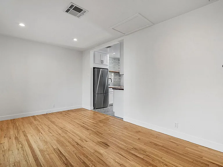 654 Ozone St #654 — Photo 4