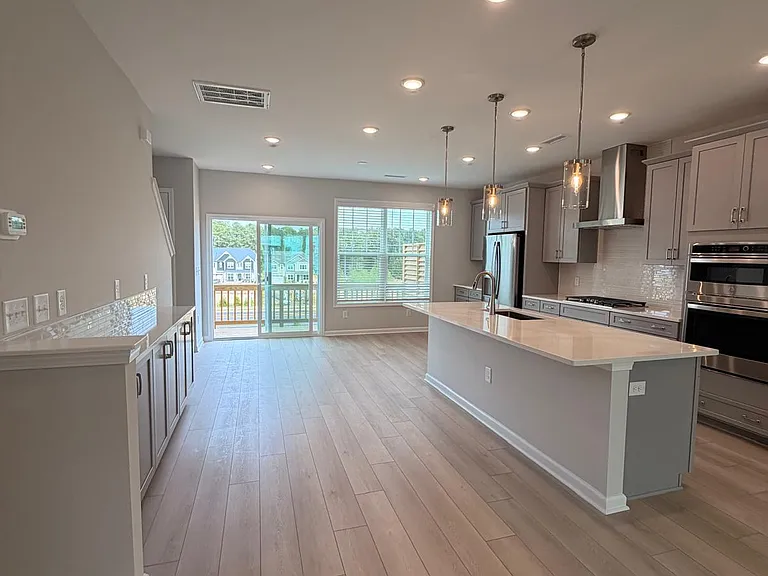 10052 Secluded Garden Dr — Photo 2