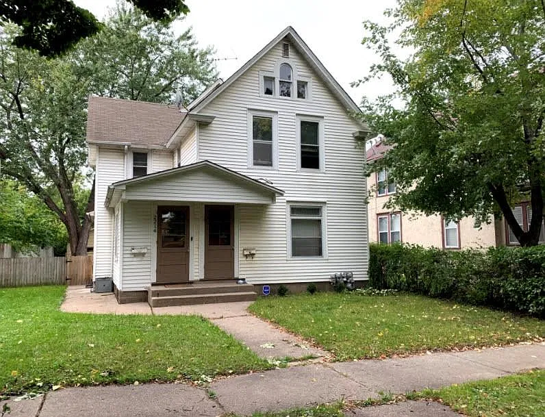 2214 3rd St NE — Photo 2