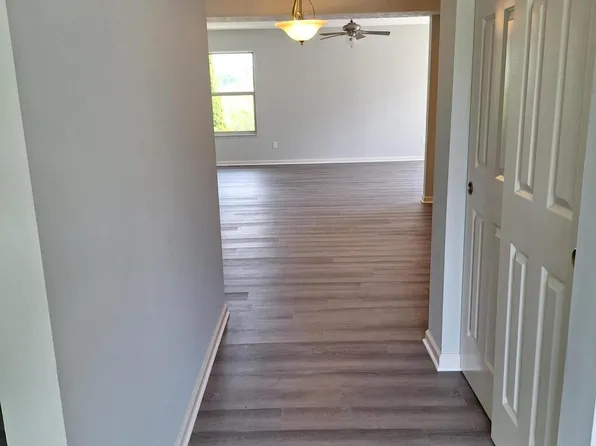 2805 Abbey Knoll Dr, Lewis Center, OH 43035