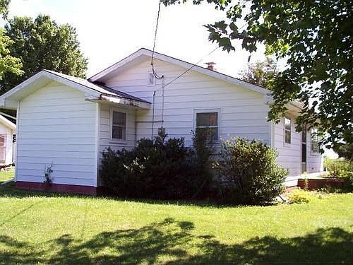 1st image of 722 E Main St