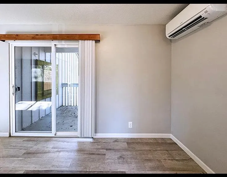 2137 Hawkins Ln #2137 — Photo 5