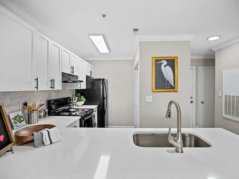 Northlake Apartments — Photo 7