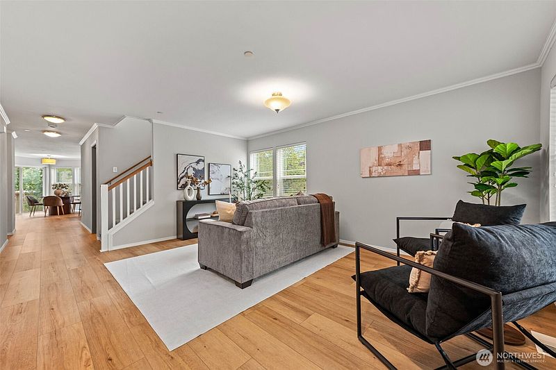 4th image of 1799 Burnside Avenue