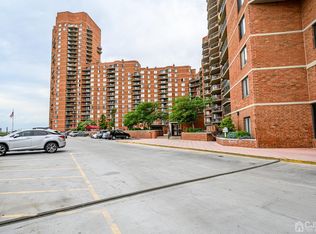 315 Harmon Cove Tower, Secaucus, NJ 07094