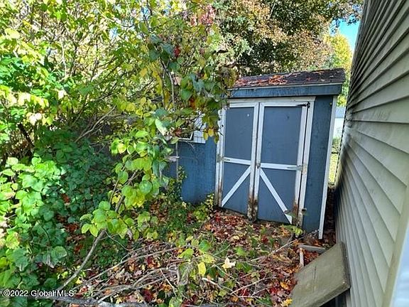 5th image of 40 Swartson Ct