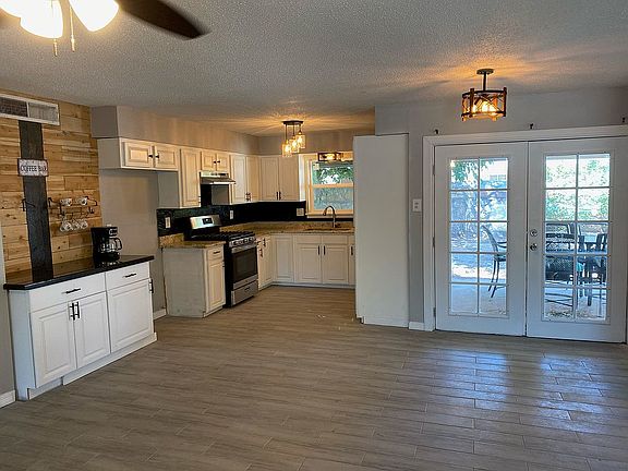 3rd image of 8009 Morley Dr