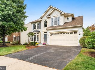 8152 Tillinghast Ln, Gainesville, VA 20155