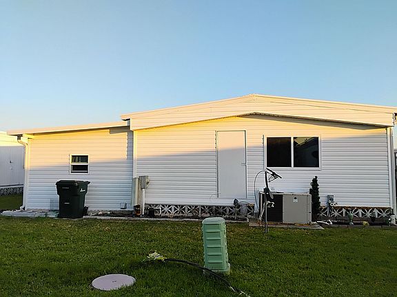 3rd image of 224 Spanish Lakes Dr