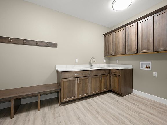 4th image of 1621 Grandlake Ct
