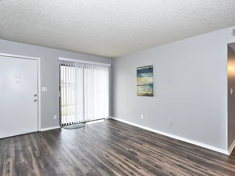 Shady Hollow Apartments — Photo 26