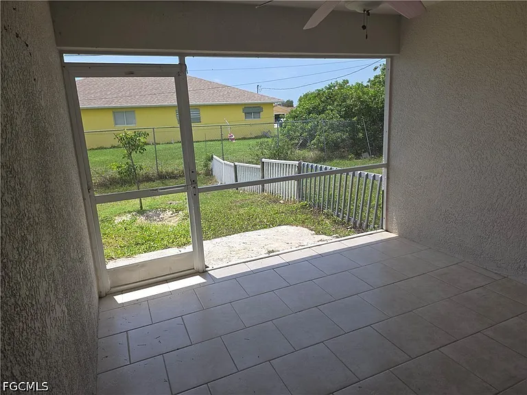 526 SE 6th Pl — Photo 10