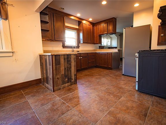 3rd image of 1564 Cascade Dr