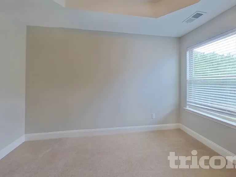 2102 Farmdale Ct — Photo 13