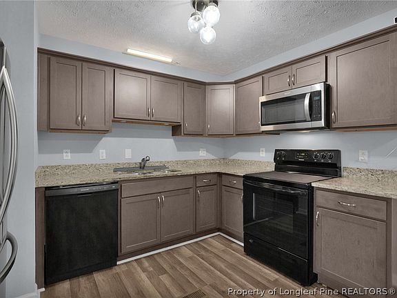 5th image of 516 Hillsboro St